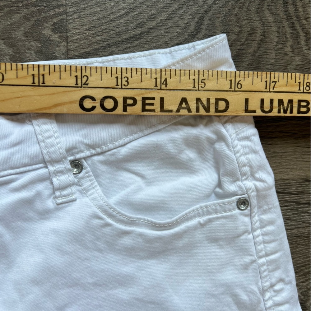 Jag Jeans White Boyfriend Shorts 6" Inseam Women's size 10 /Women's size 30 - Picture 6 of 8